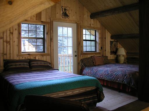 cabin20_loft5.JPG (32982 bytes)