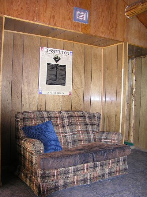 cabin9_LR.JPG (66512 bytes)